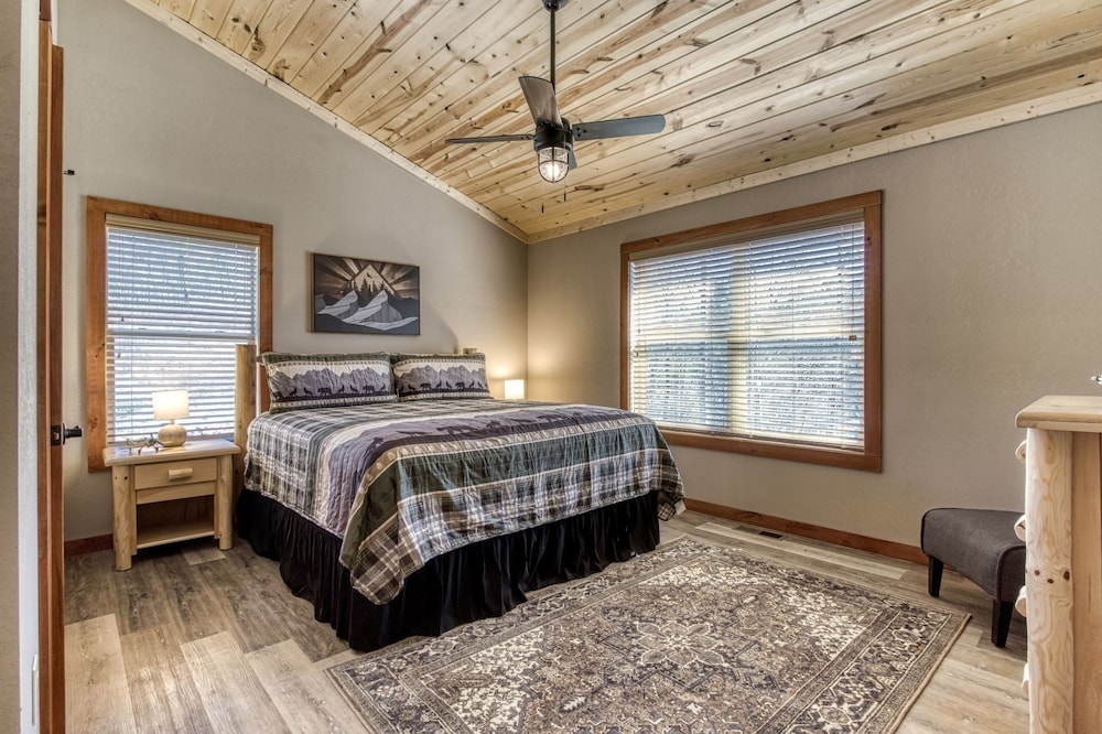 Eagle's Flight - New Construction - 4 Bedroom 3.5 Bath 4 Cabin by Redawning view 5