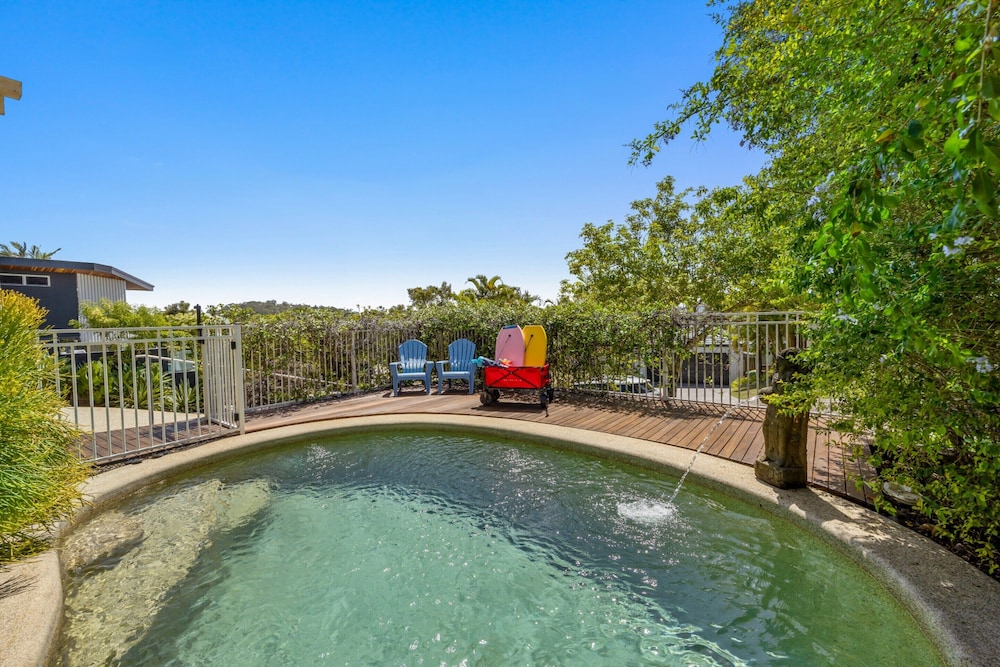 Spacious 4-bed Family Retreat With Pool