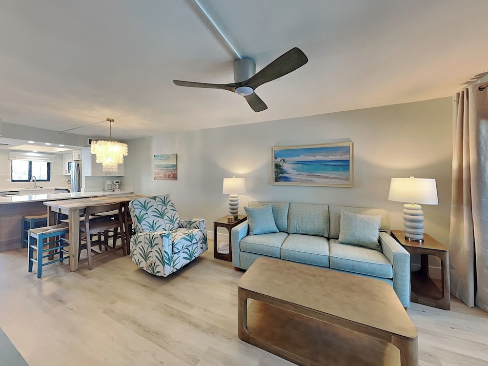 Seaside 2 by Distinctive Beach Rentals