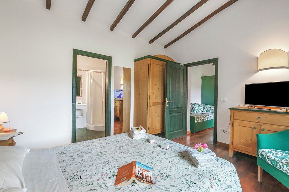 Relaxing Family Podere Delle Rose Pool & Garden