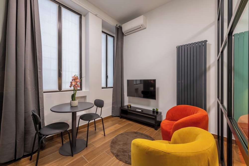 Milan Royal Suites & Luxury Apartments
