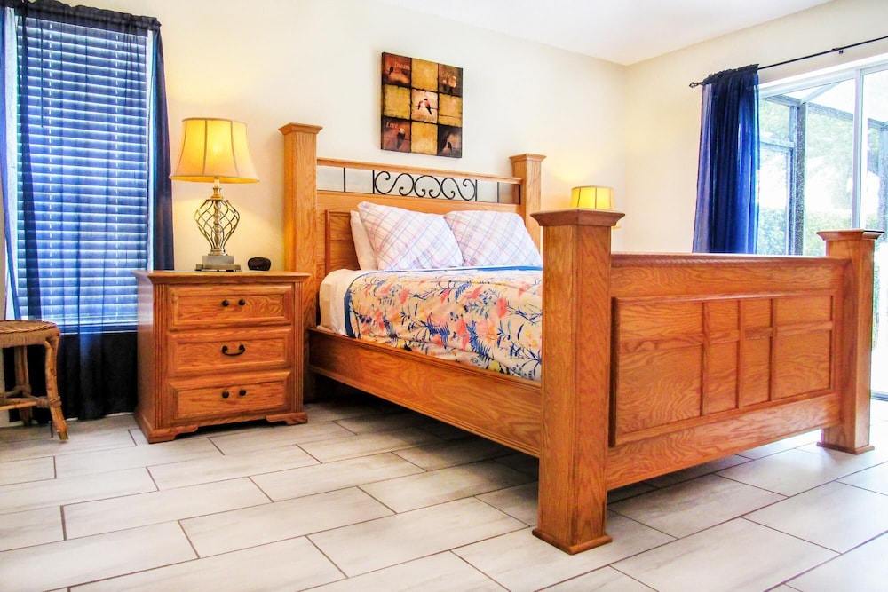 Fun Packed 5 Bedroom Villa Pool Spa Game Room view 3