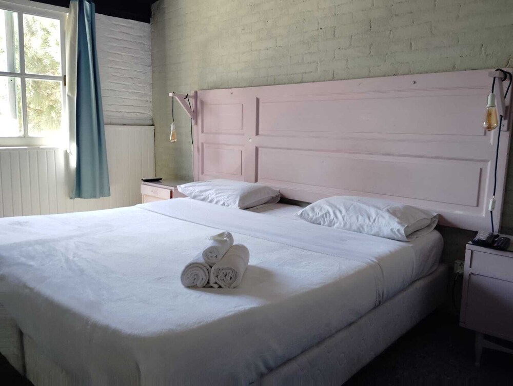 Pastora Suites & Hostel