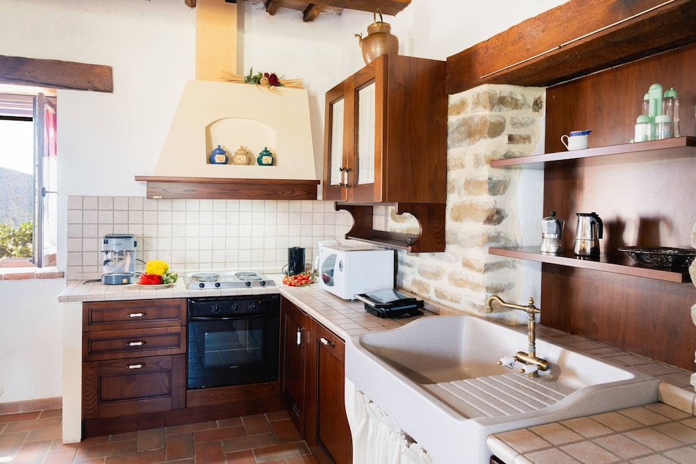 Ca Quattrocchi 10 3 by Marche Holiday Villas