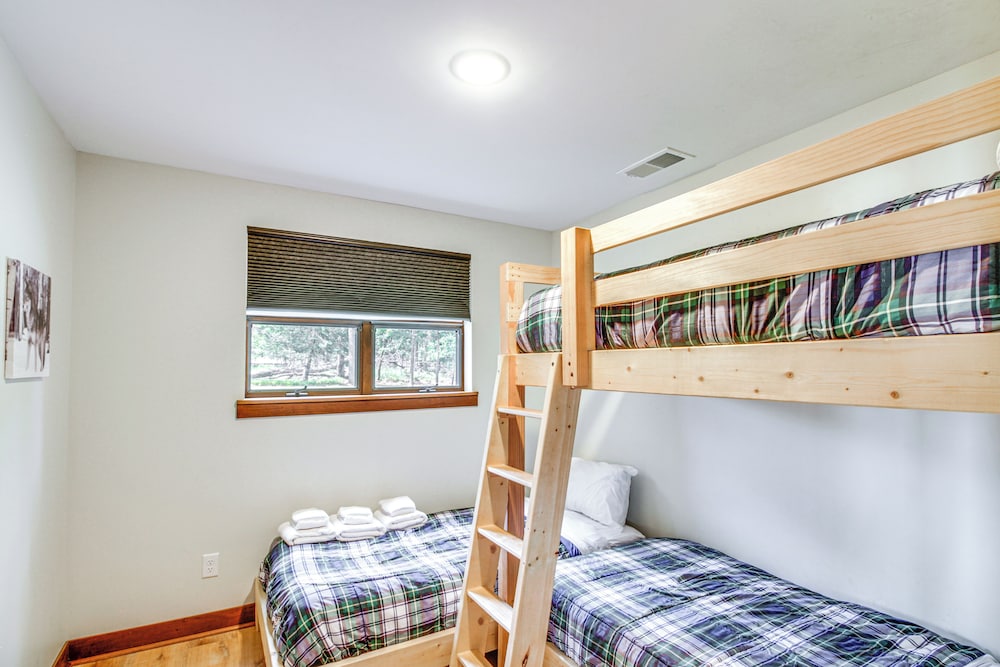 Private Beach & Dock: White Sand Lake Retreat!