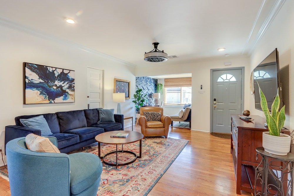 Chic Joplin Cottage w/ Patio < 3 Mi to Town!