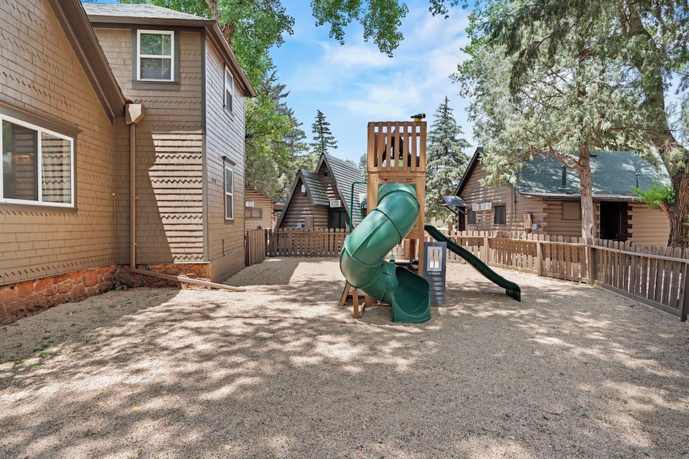 Timber Lodge Cabin 1