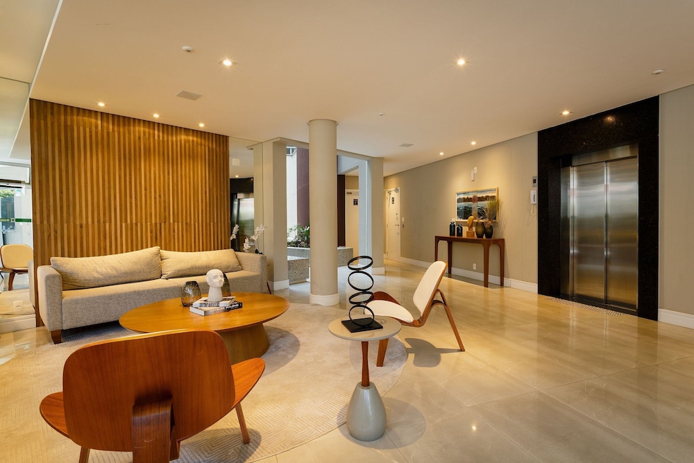 Apartment in the Center With Pool Rri103