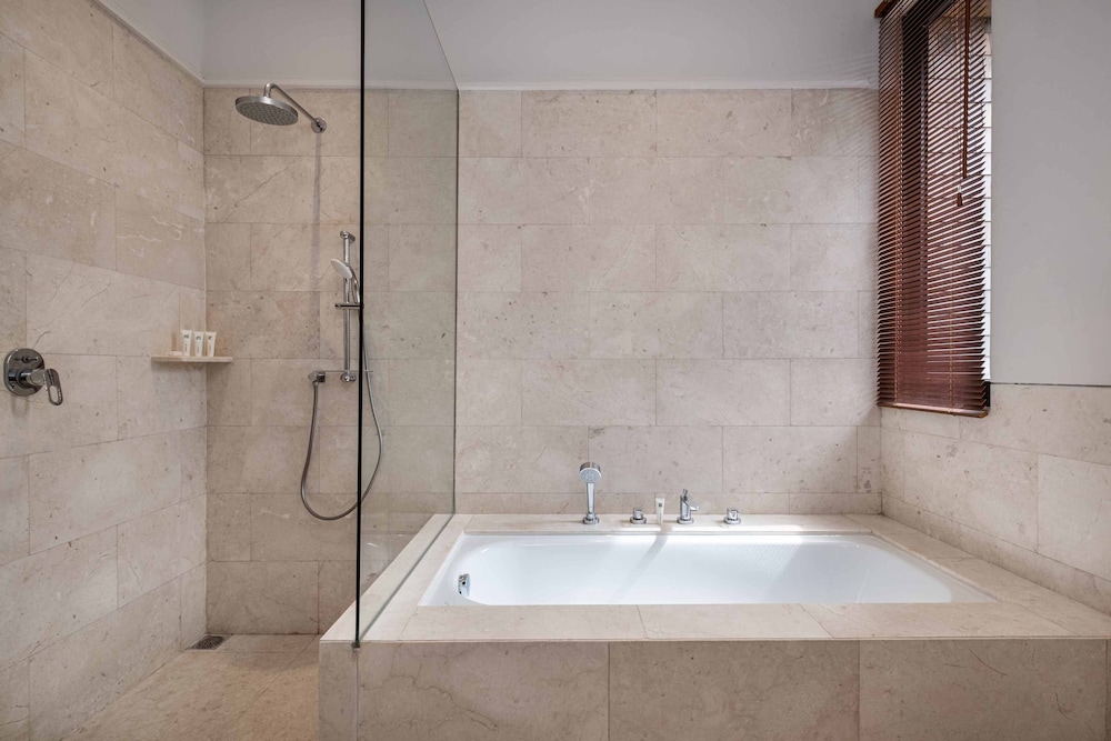Cahaya Villa Canggu by Island Escape Villas view 4