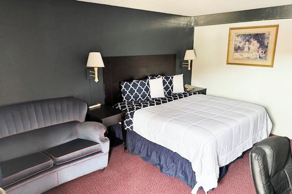 Hutchinson Vacations - Sky-Palace Inn  Suites Hutchinson - Property Image 14