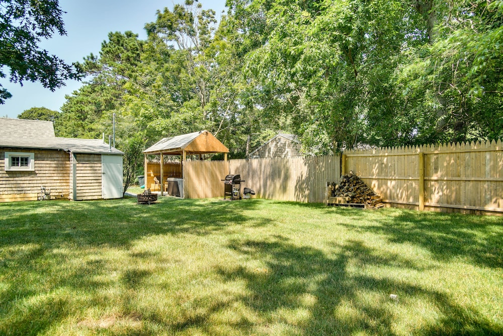 Hot Tub & Kayaks: Dog-friendly House in Yarmouth