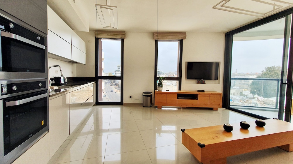 Bedroom Apartment with Balcony and City Views