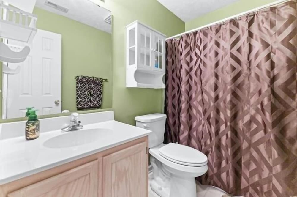 River Oaks 28g 2 Bedroom Condo