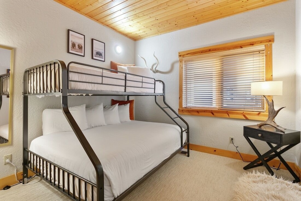 301 - Three Bedroom with Spa Bristlecone 3 Condo