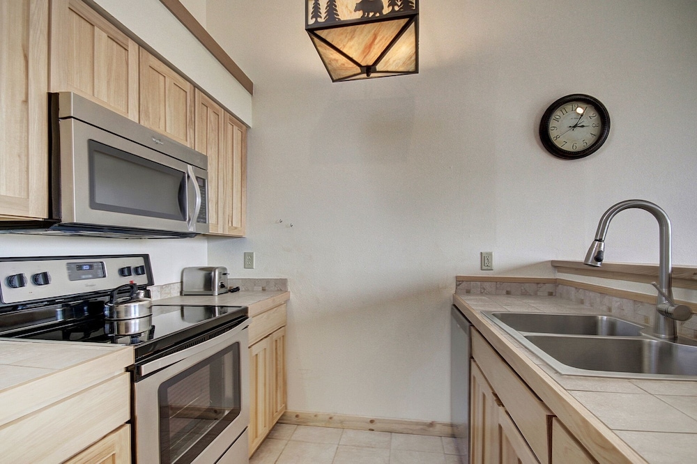 1733 Lenawee 4 Bedroom Condo