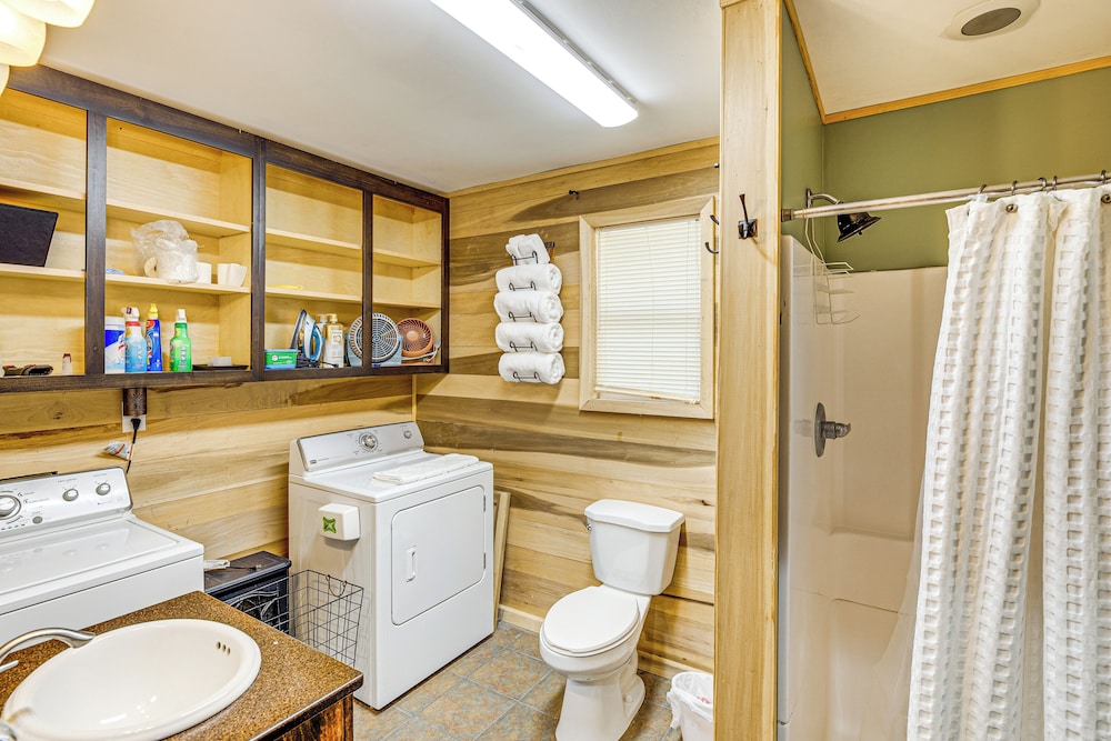 Peaceful Cabin at Lake Logan w/ Spacious Yard!