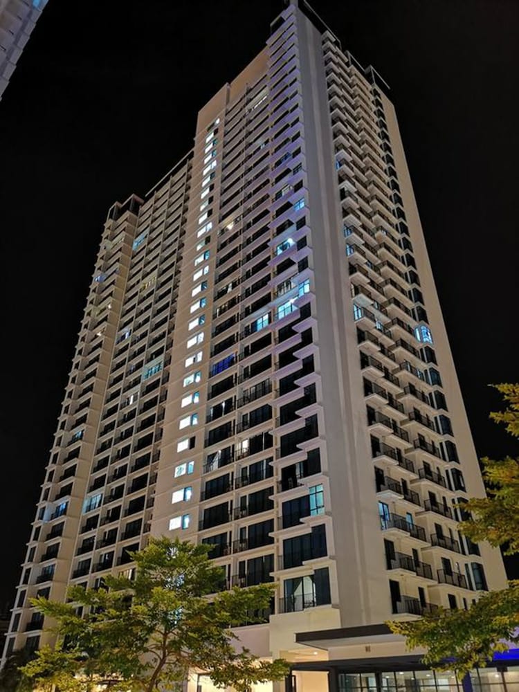 Machome GuestHome at Trefoil Setia City photo 3