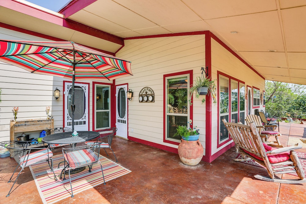 Medicine Park Cottage: Walk to Lake Lawtonka! view 5