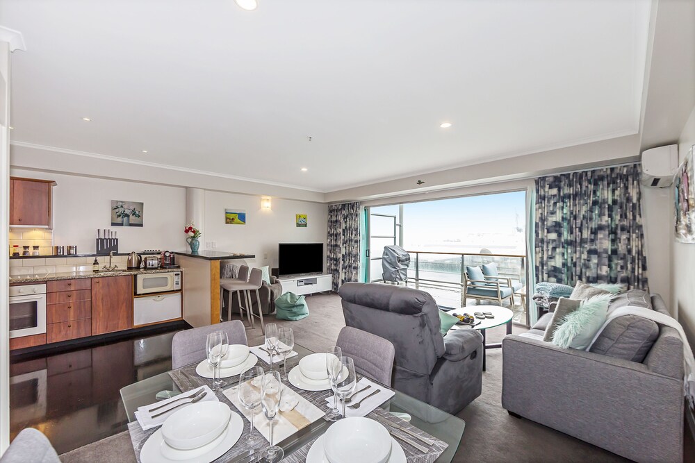Princes Wharf - 1BR Comfortable Luxury