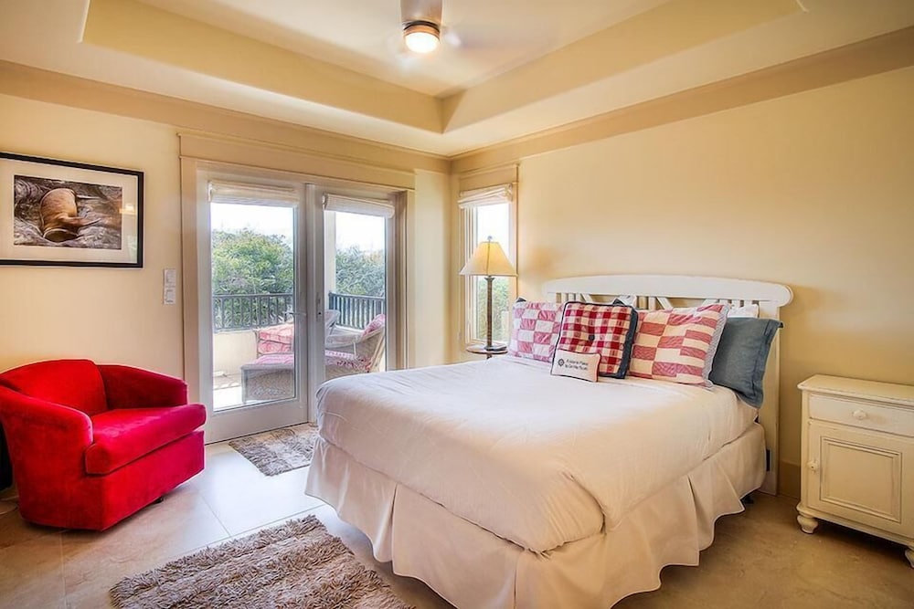 Laissez Faire 5 Bedroom Holiday Home by Five Star Properties