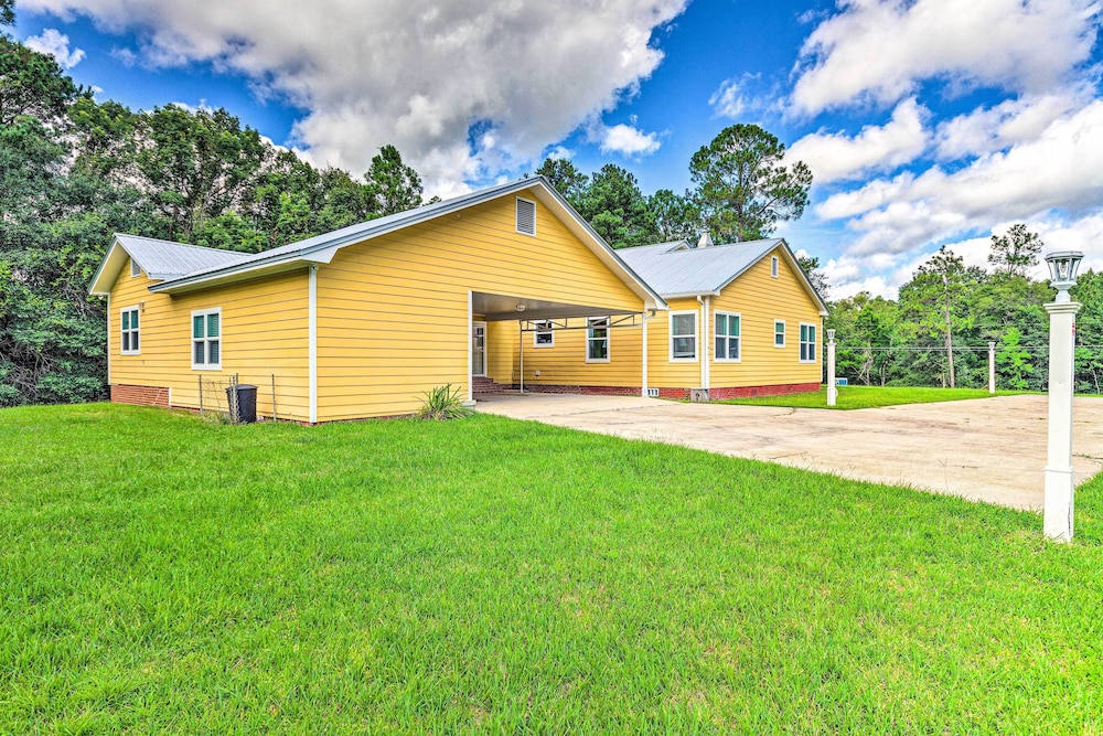 Charming Home: 2 Mi to Dtwn Defuniak Springs! view 3