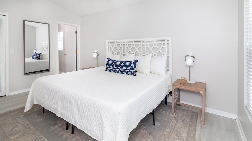 Cozy on Cavendish Themed Bedrooms