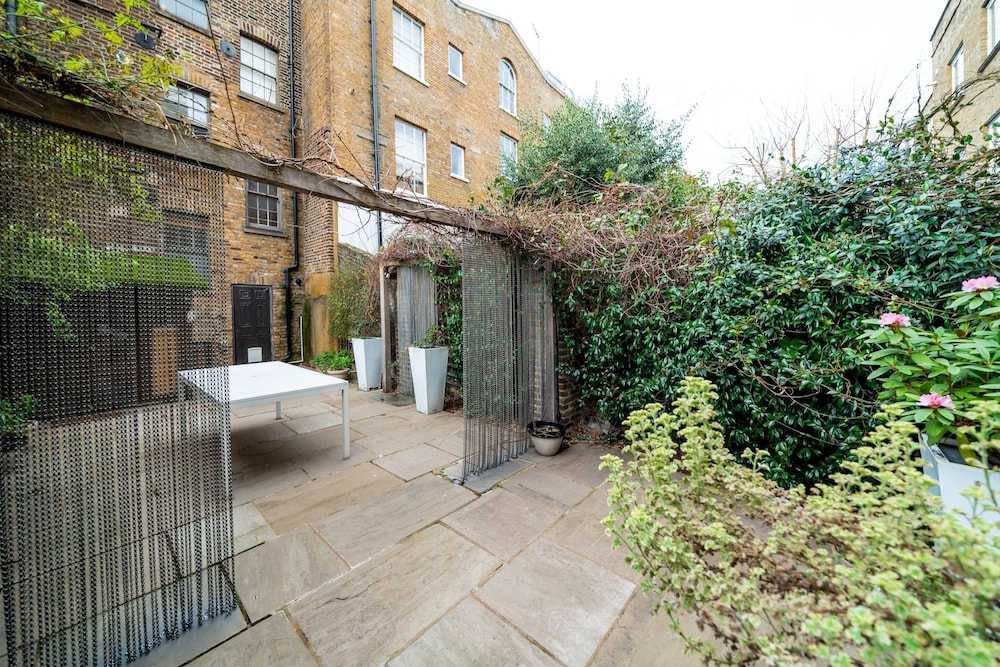 outdoor bbq area