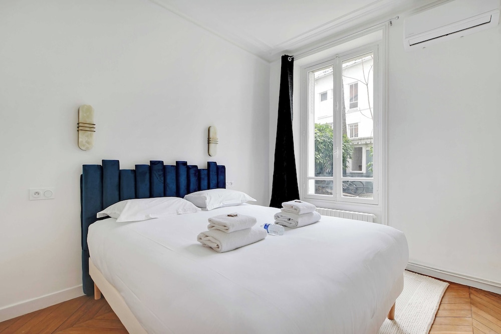 Elegant in Neuilly-sur-seine: A Charming Retreat view 2