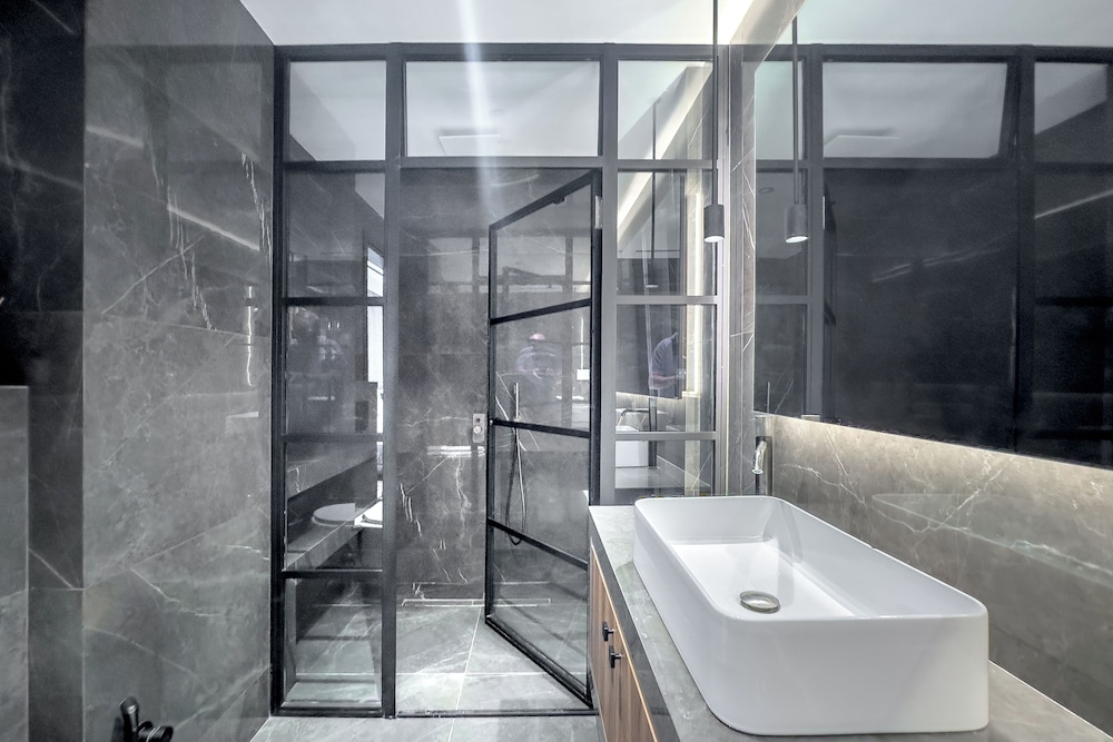 Phaedrus Living Apollo Skyview Penthouse
