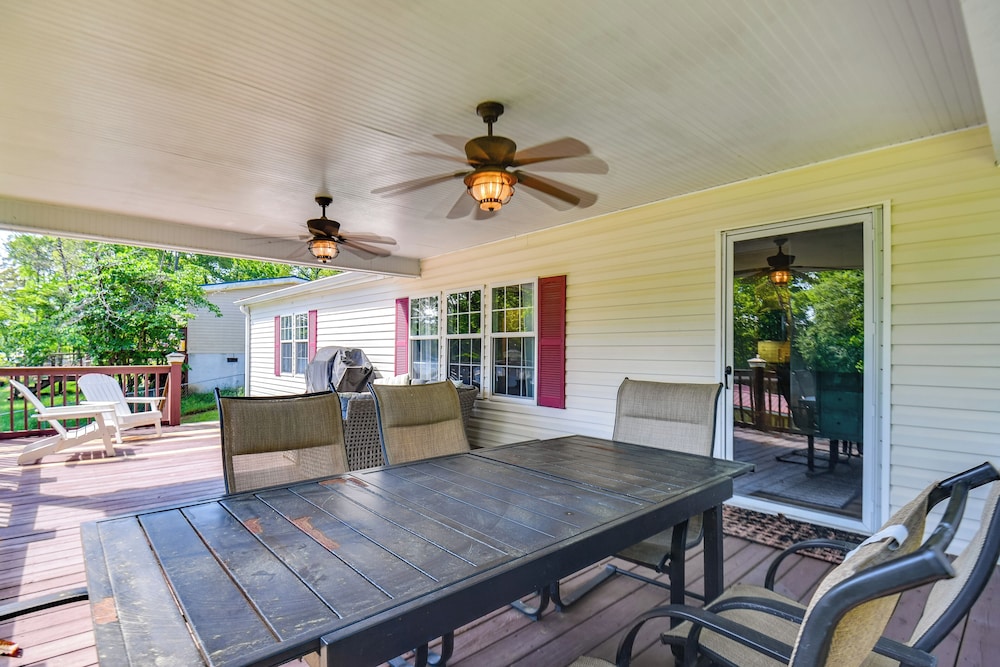 Private Dock: Pet-friendly Home on Lake Sinclair