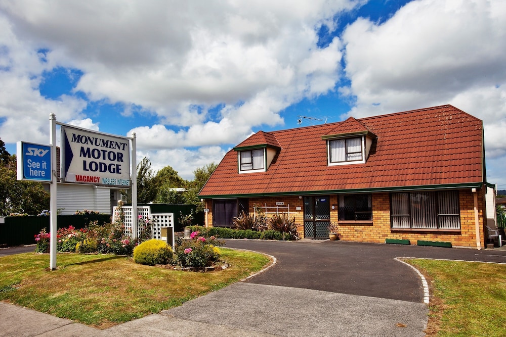 Papakura Monument Motor Lodge