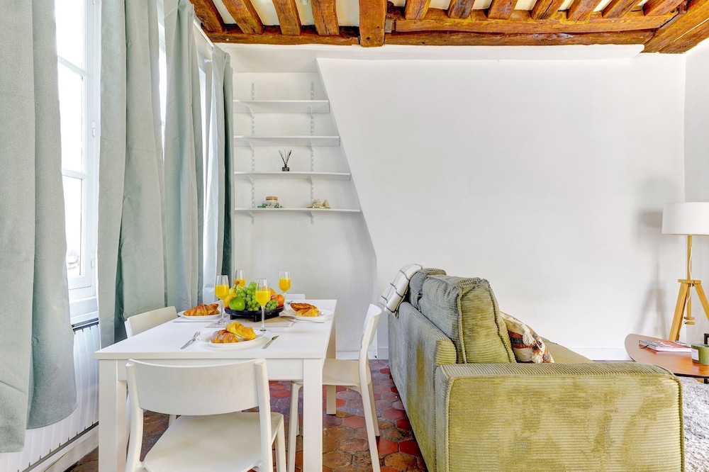 Charming 1BR Near Latin Quarter
