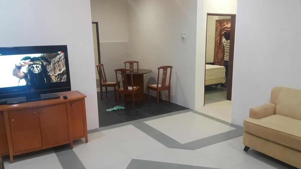 Mri Homestay Sg Buloh - 3 Br House on First Floor With Centralised Pool photo 2
