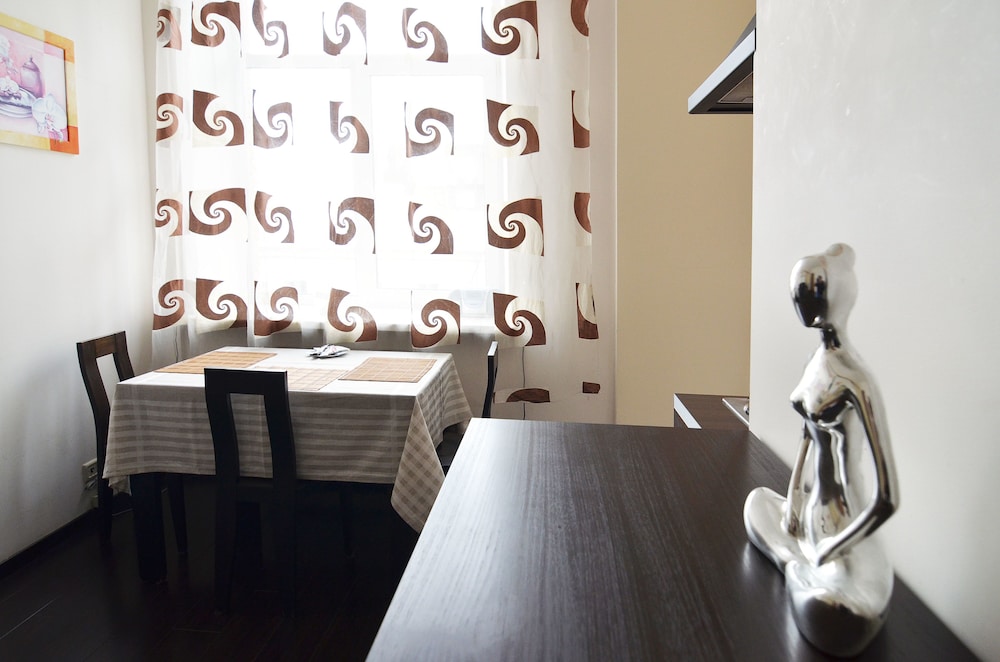 Rent Kiev Lva Tolshtoho Square