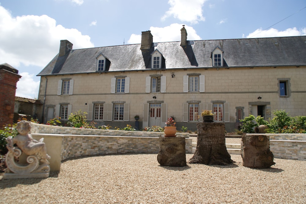 Chateau Le Colombier - Chambres d'hôtes view 4