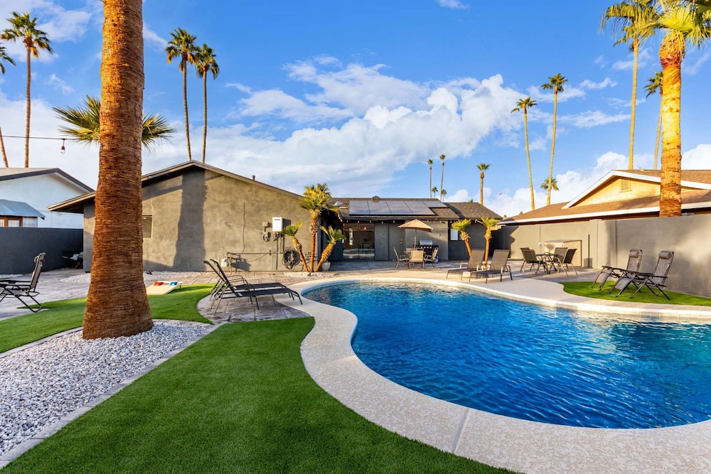 NEW Greystone on Osborn Heated Pool Firepit