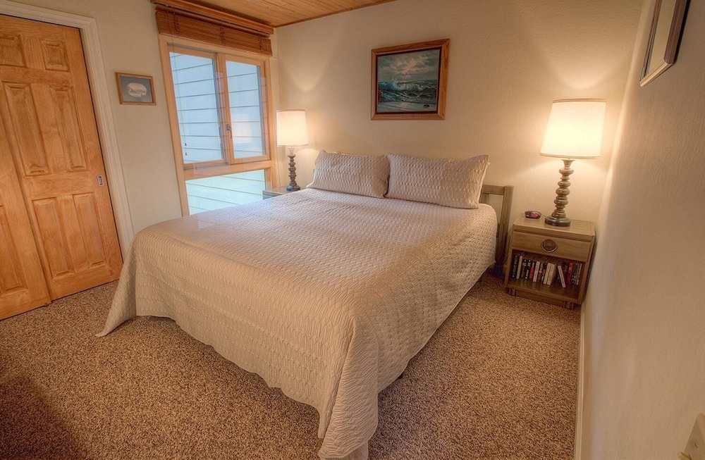 Lake Tahoe Vacations - Cartwright Corner Condo 4 Bedroom Townhouse by RedAwning - Property Image 12