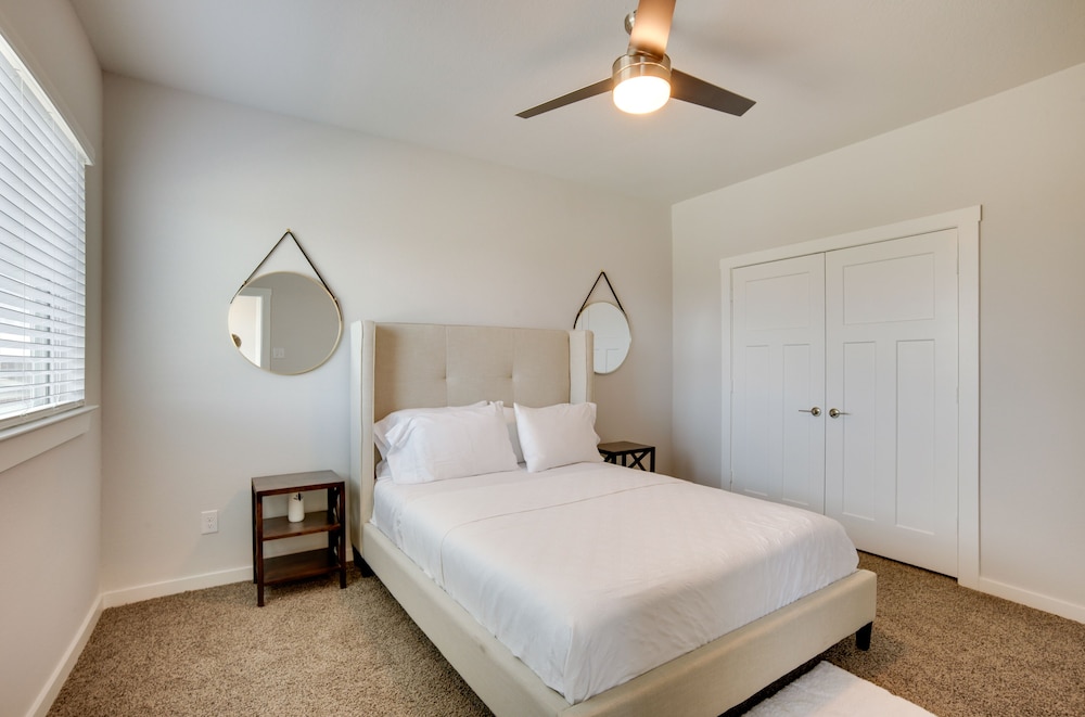 New-build College Station Home, Near Texas A & M! view 4