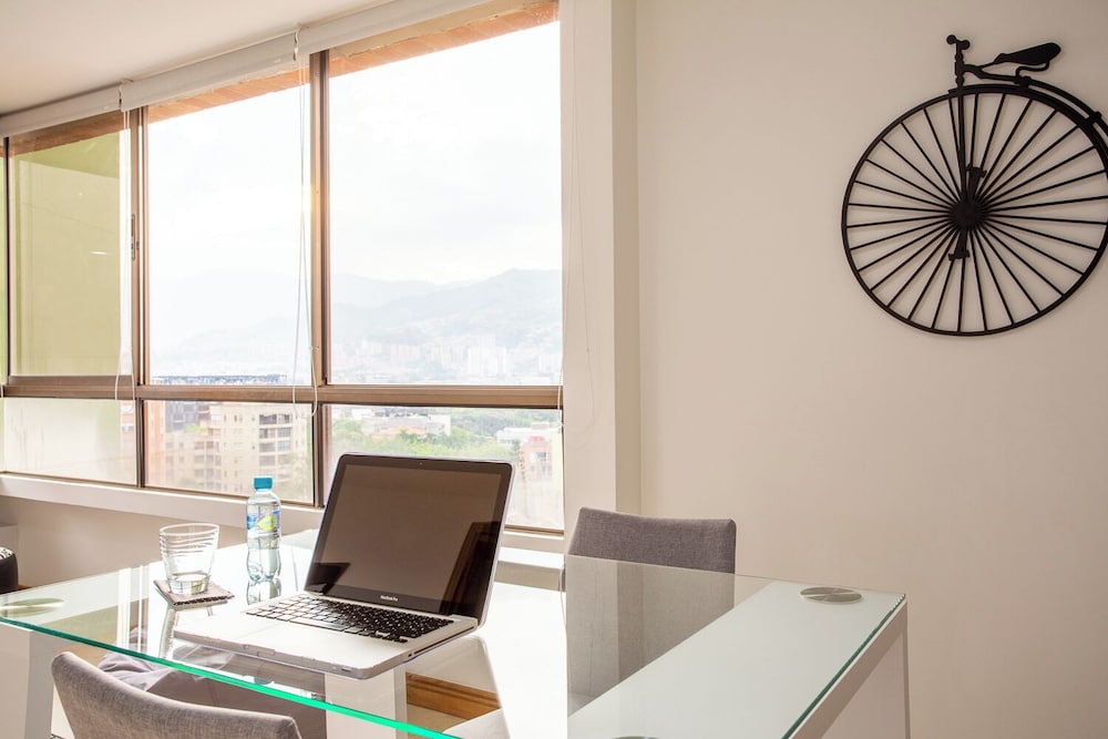 Edificio Alcazar de Oviedo BY Host Medellin