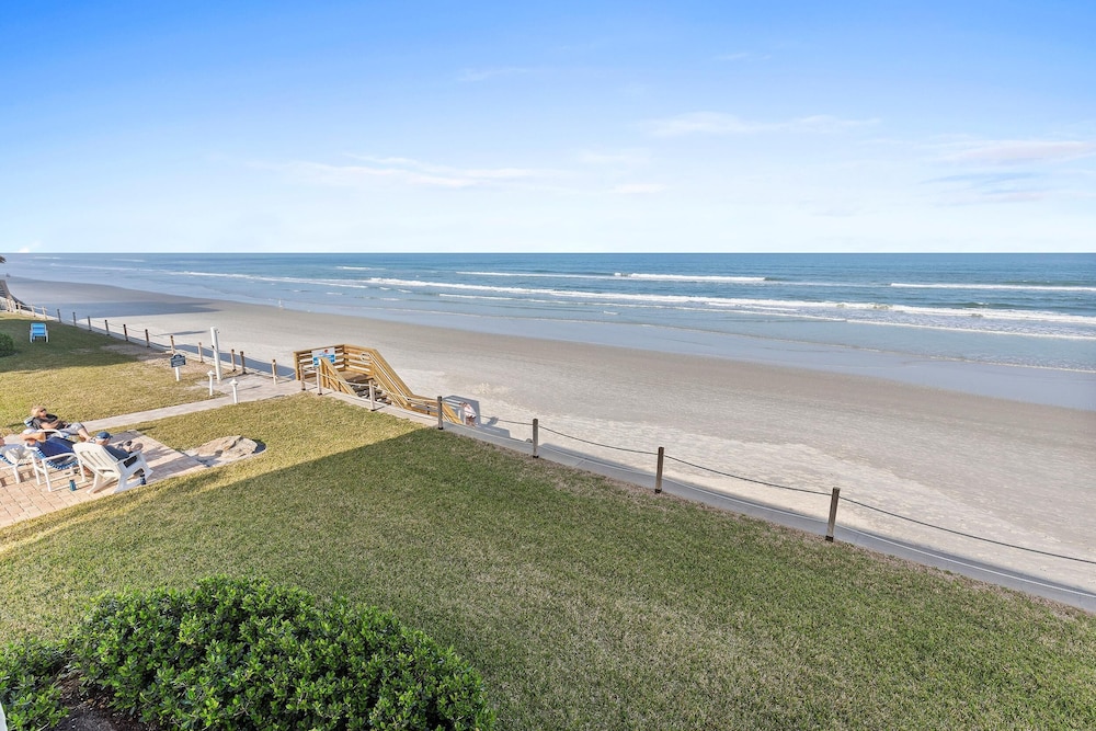 Colony Beach Club 223