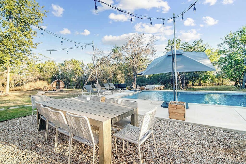 Luxe Poolside Retreat W/sauna-minutes From Downtown!