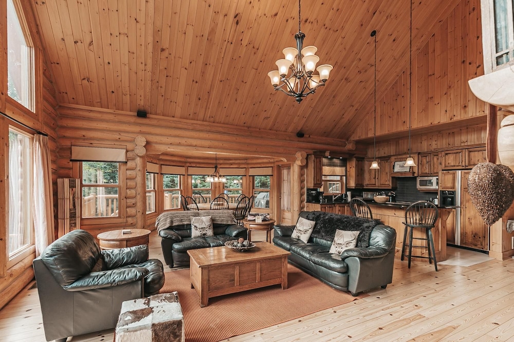 Harfang 51 - Stunning log Cottage With Private hot tub Pool and Scandinavian dry Barrel Sauna