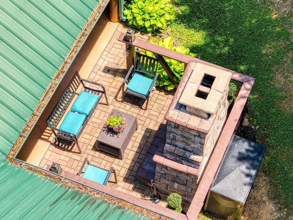 Hillbilly Hideaway 4 Bedroom Cabin