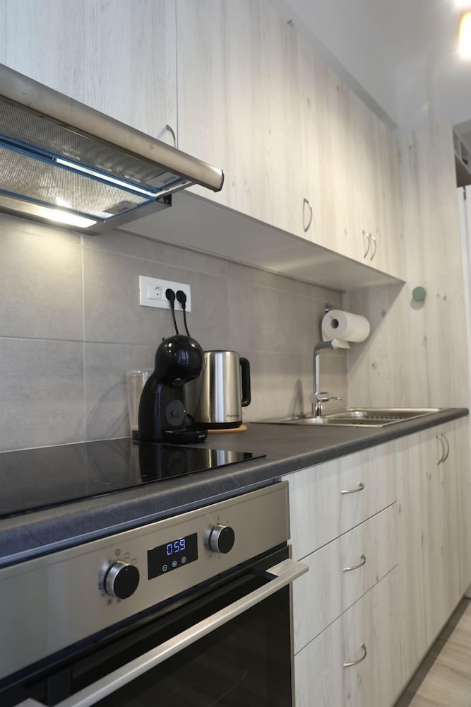 Serene & Stylish apt by GHH