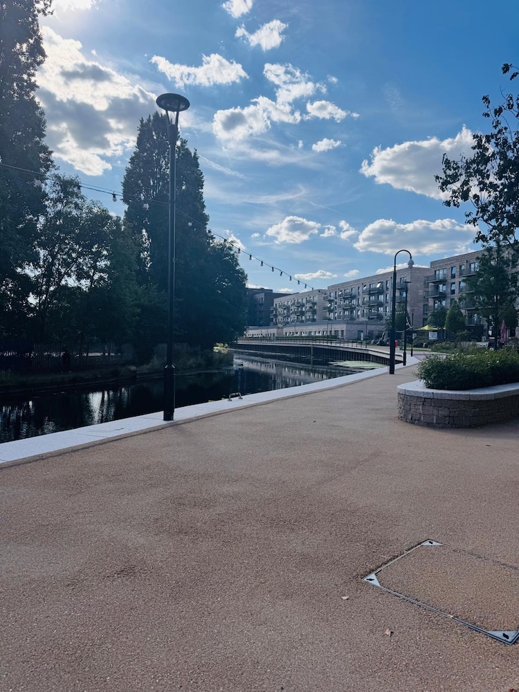 Central Wembley 2BR Modern Clean Connected