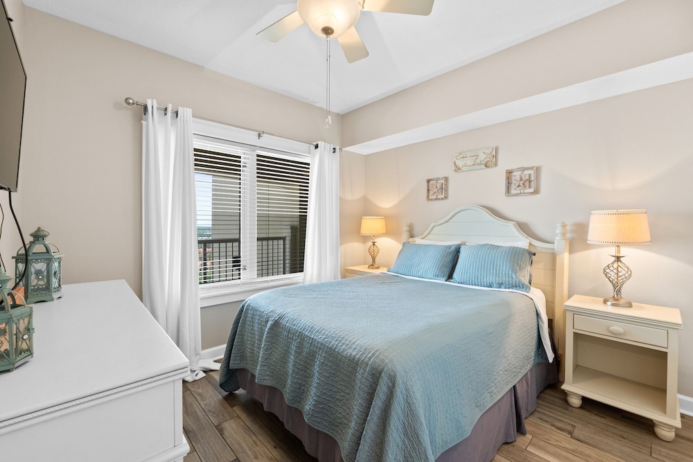 Grand Panama Beach Resort by Book That Condo