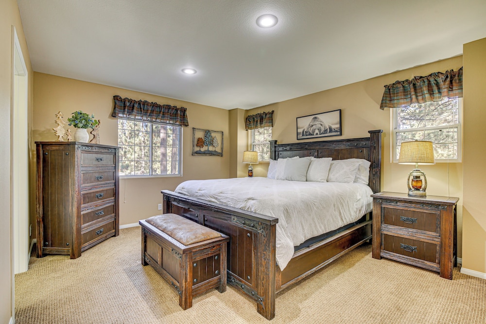 Family-friendly Home w/ Hot Tub in Big Bear!