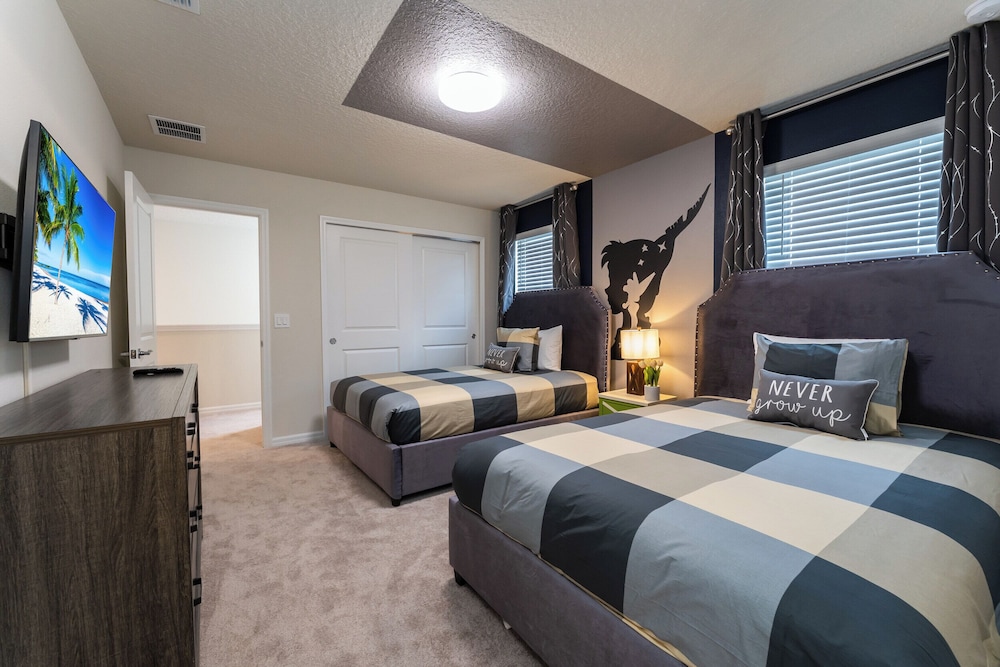 Amazing 8BR Villa by Disney Pool Theater