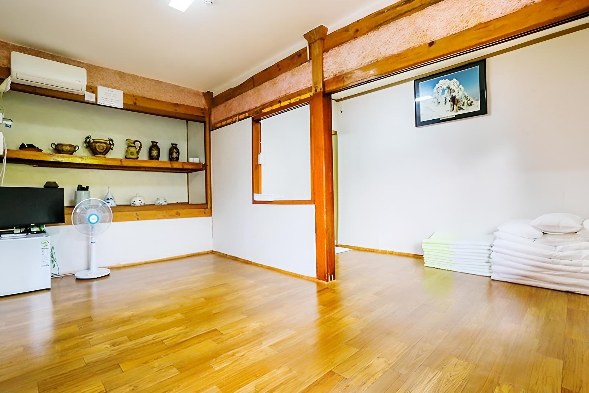 Jeonju Ongoeul Hanok Stay view 3