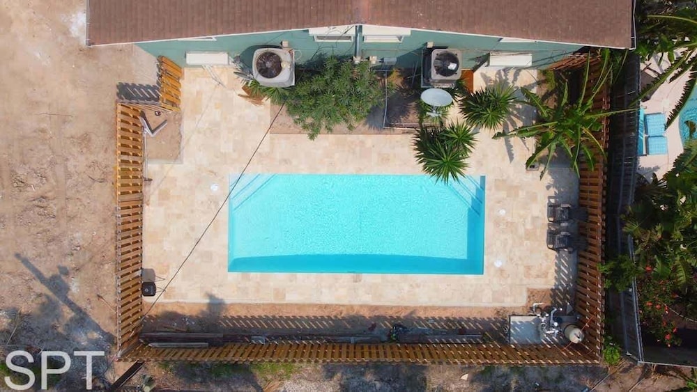 Large 3 Bedr Bay Views Pool Great Deck 3 Bedroom Condo